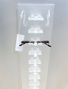 Display za naočare od klirita